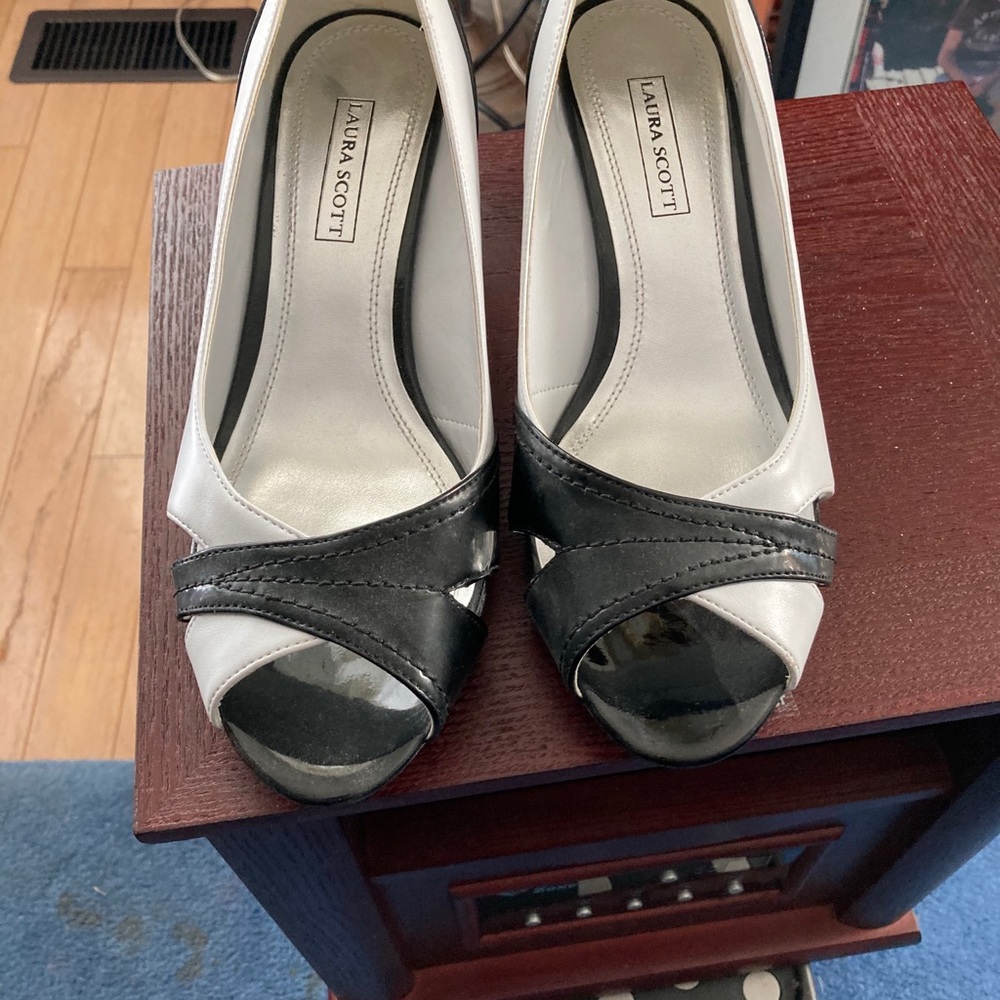 Shoes (heels) - Picture 2 of 3